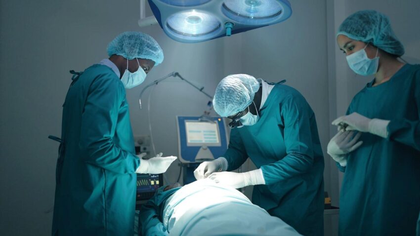 Doctors performing surgery as US lifts visa restrictions affecting Nigerian healthcare workers